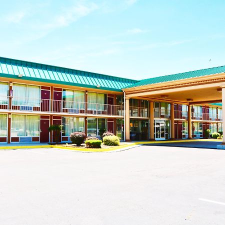Red Roof Inn & Suites Кейв-Сити Экстерьер фото