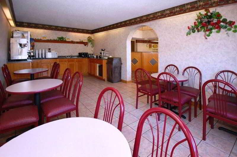 Red Roof Inn & Suites Кейв-Сити Экстерьер фото
