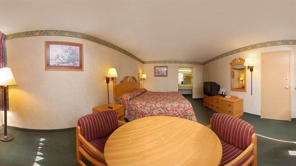 Red Roof Inn & Suites Кейв-Сити Экстерьер фото