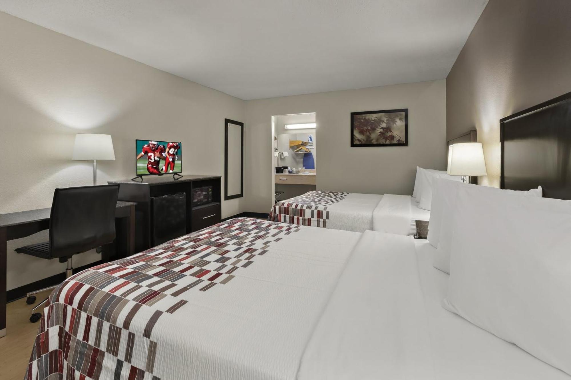 Red Roof Inn & Suites Кейв-Сити Экстерьер фото