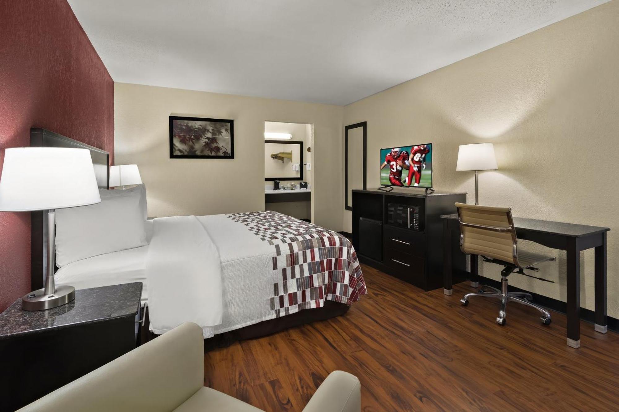 Red Roof Inn & Suites Кейв-Сити Экстерьер фото