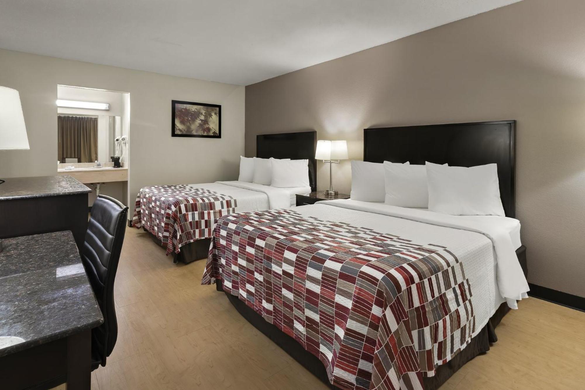 Red Roof Inn & Suites Кейв-Сити Экстерьер фото