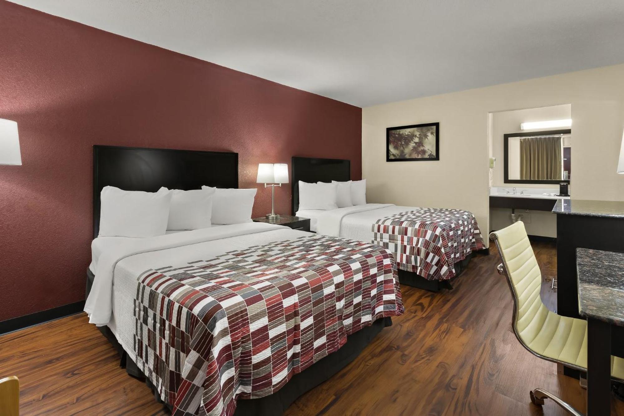 Red Roof Inn & Suites Кейв-Сити Экстерьер фото