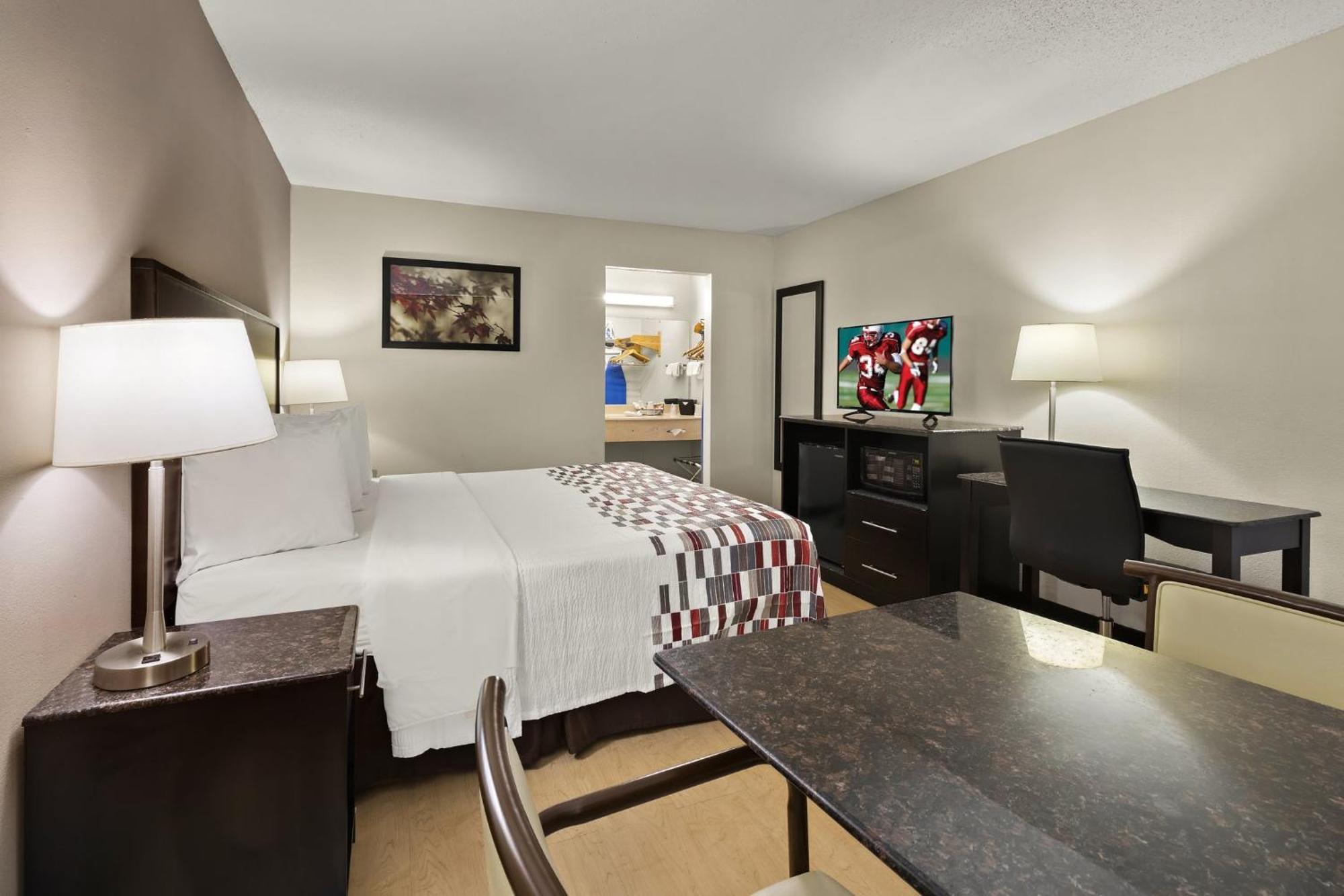 Red Roof Inn & Suites Кейв-Сити Экстерьер фото