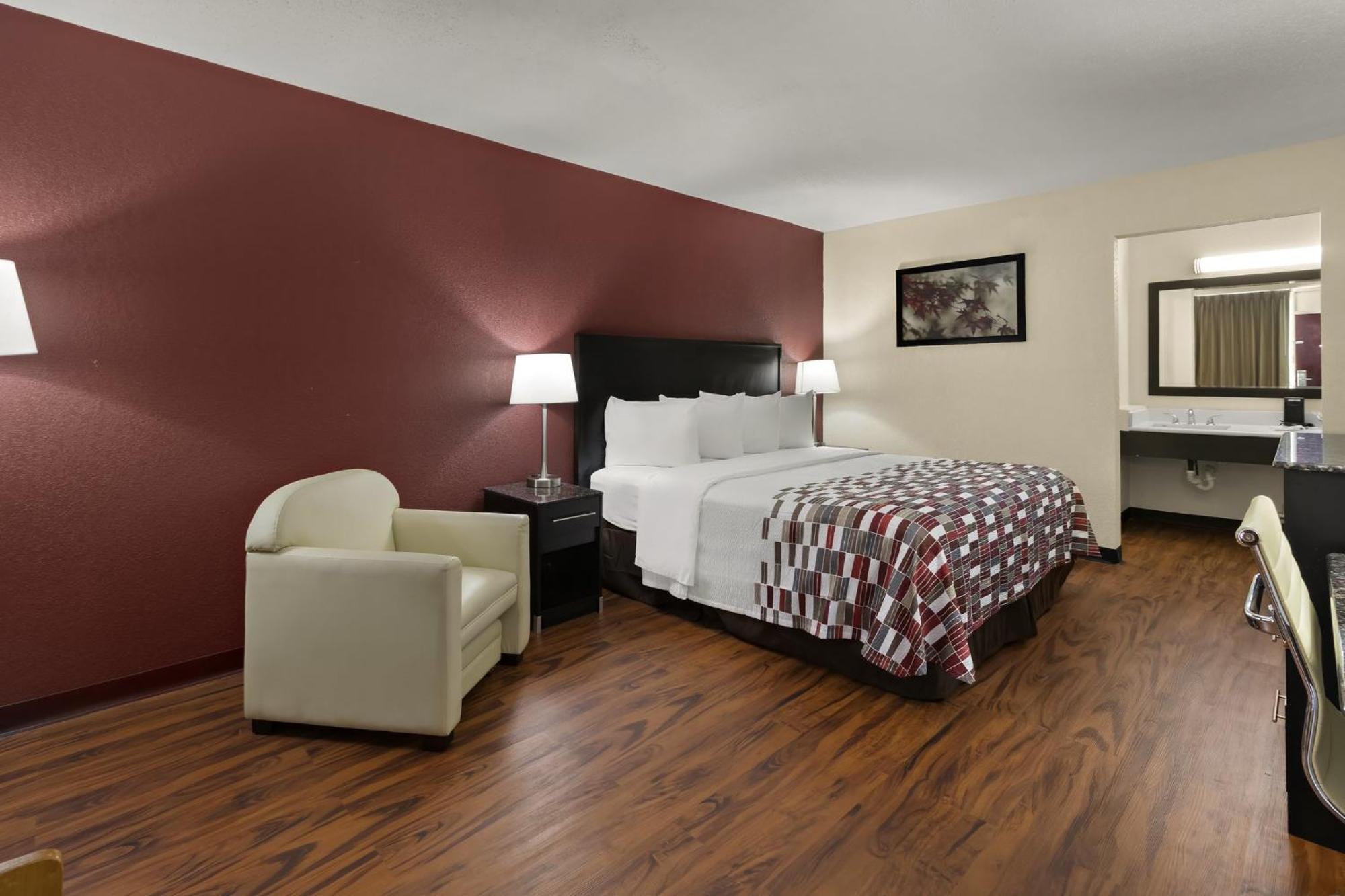 Red Roof Inn & Suites Кейв-Сити Экстерьер фото