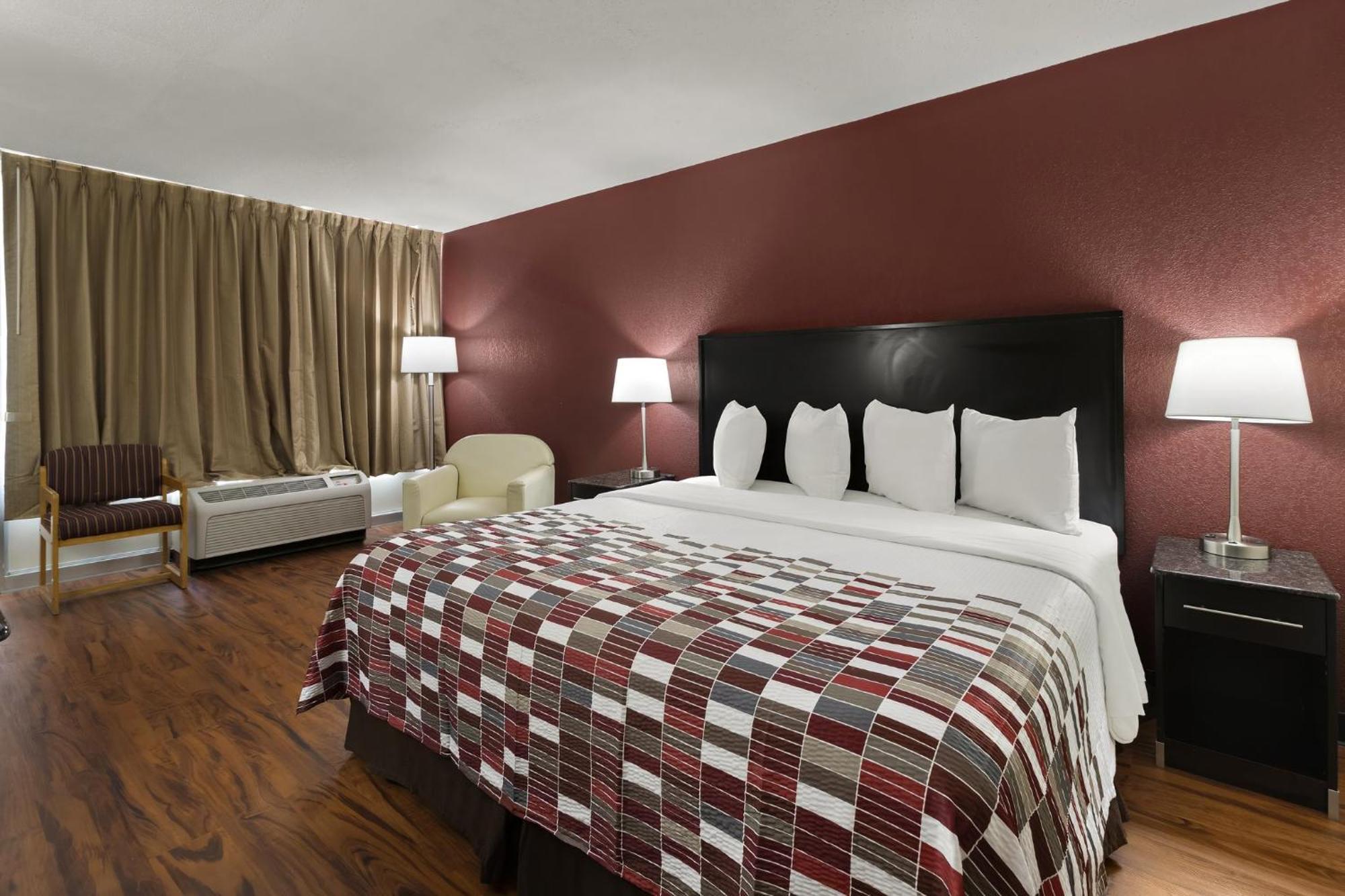 Red Roof Inn & Suites Кейв-Сити Экстерьер фото