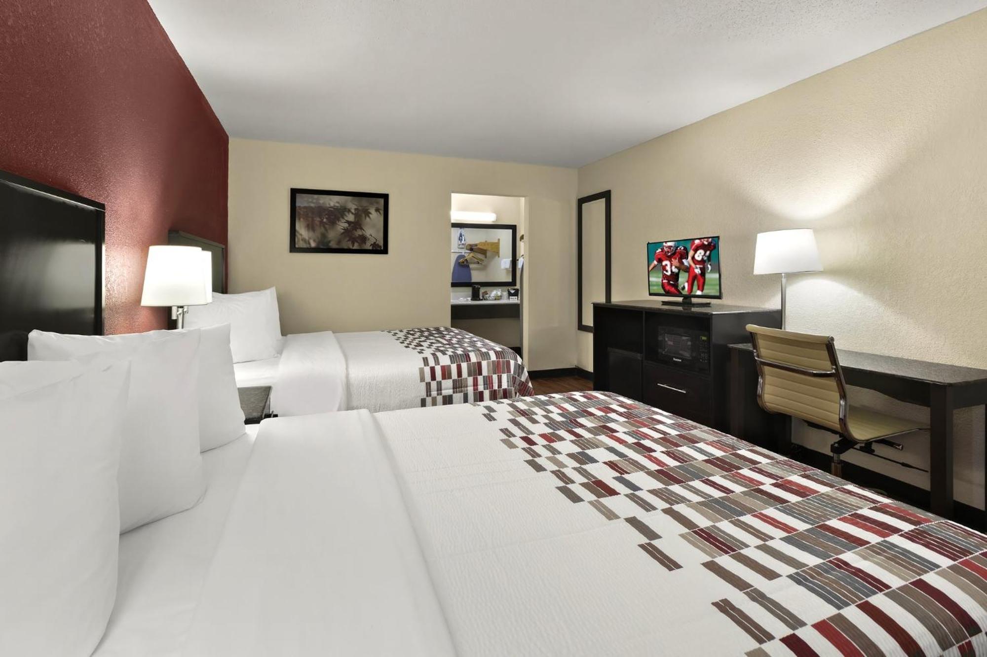 Red Roof Inn & Suites Кейв-Сити Экстерьер фото
