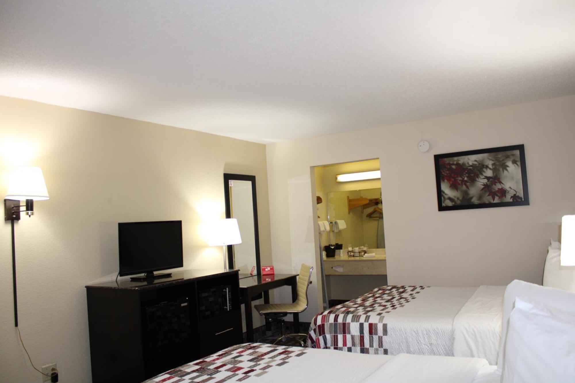 Red Roof Inn & Suites Кейв-Сити Экстерьер фото