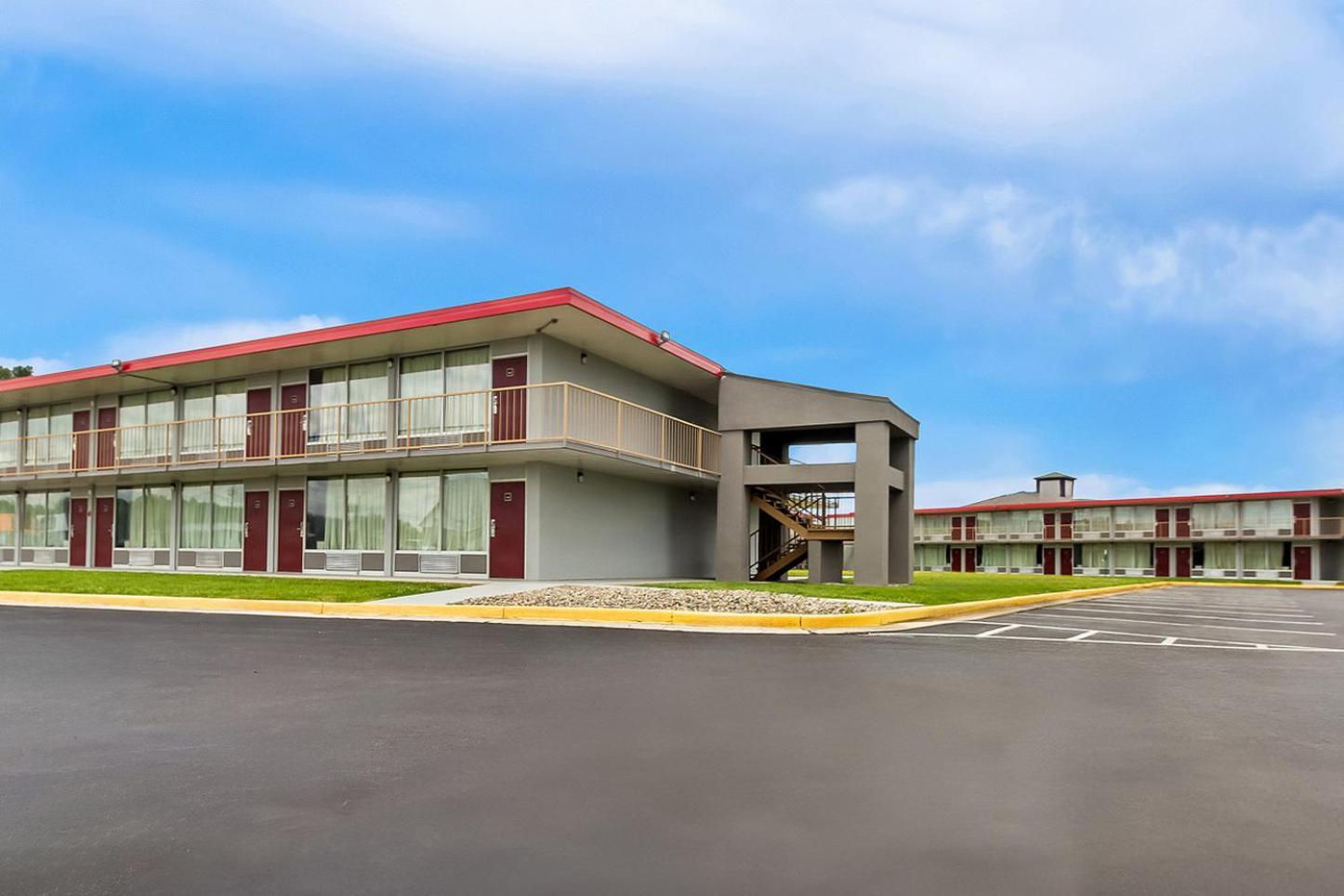 Red Roof Inn & Suites Кейв-Сити Экстерьер фото