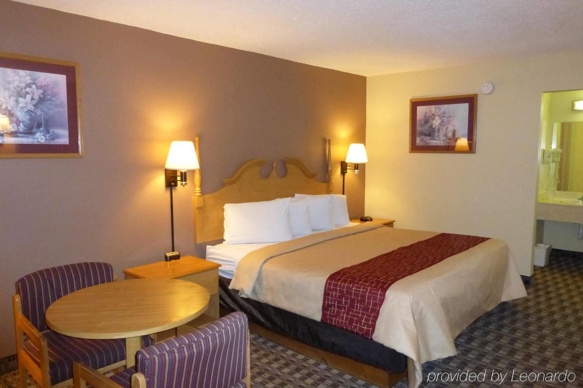 Red Roof Inn & Suites Кейв-Сити Экстерьер фото