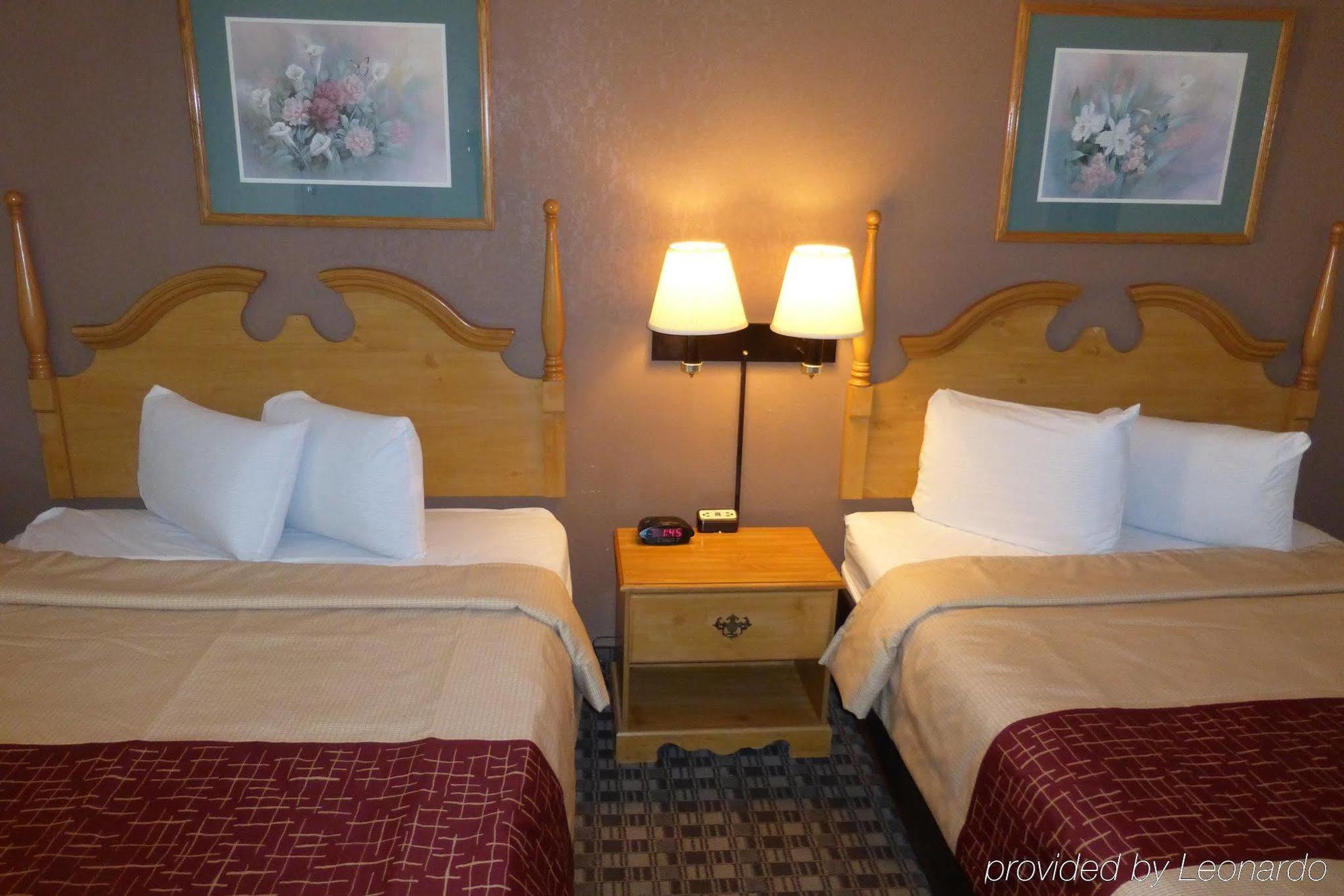 Red Roof Inn & Suites Кейв-Сити Экстерьер фото