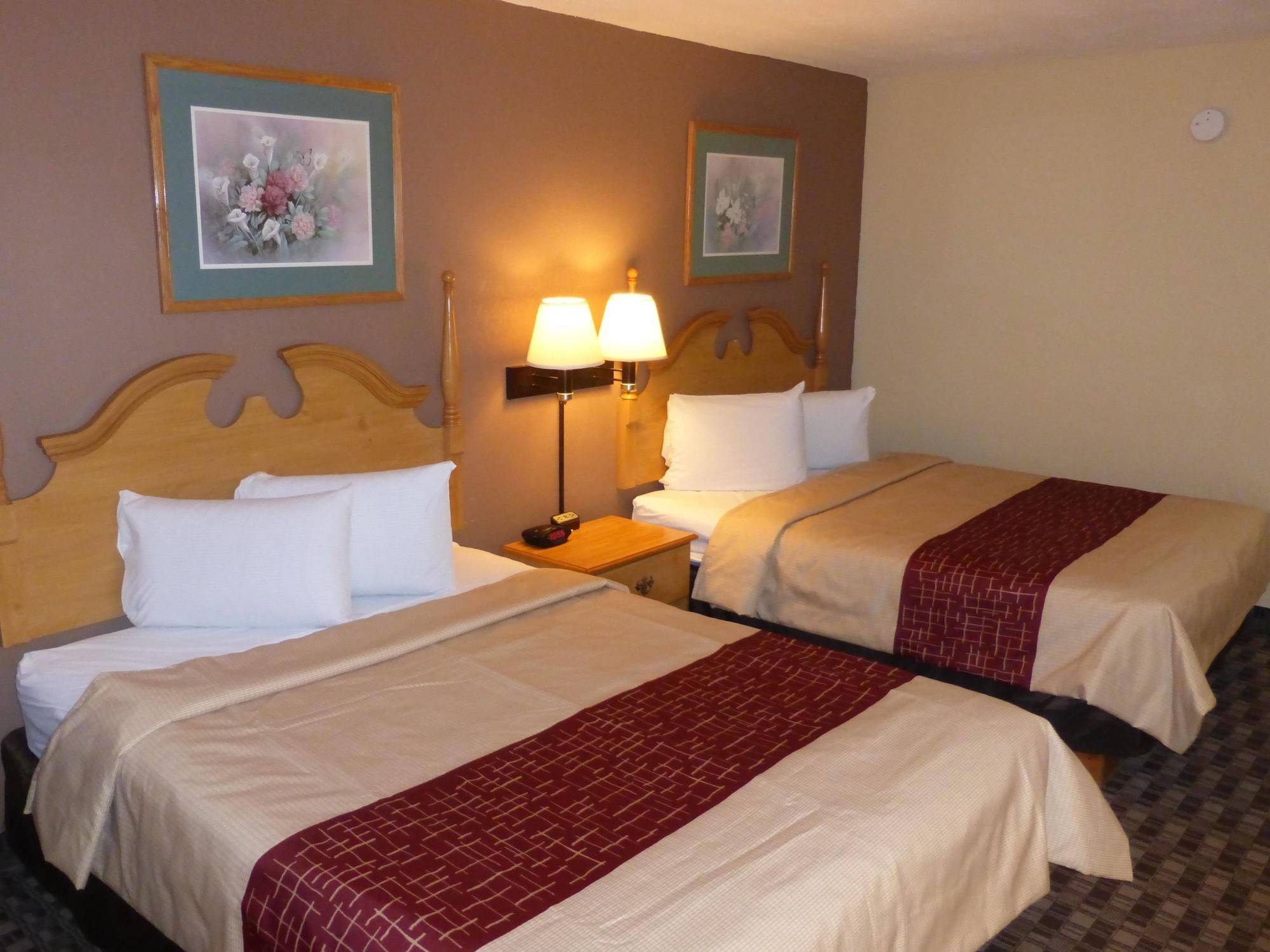 Red Roof Inn & Suites Кейв-Сити Экстерьер фото