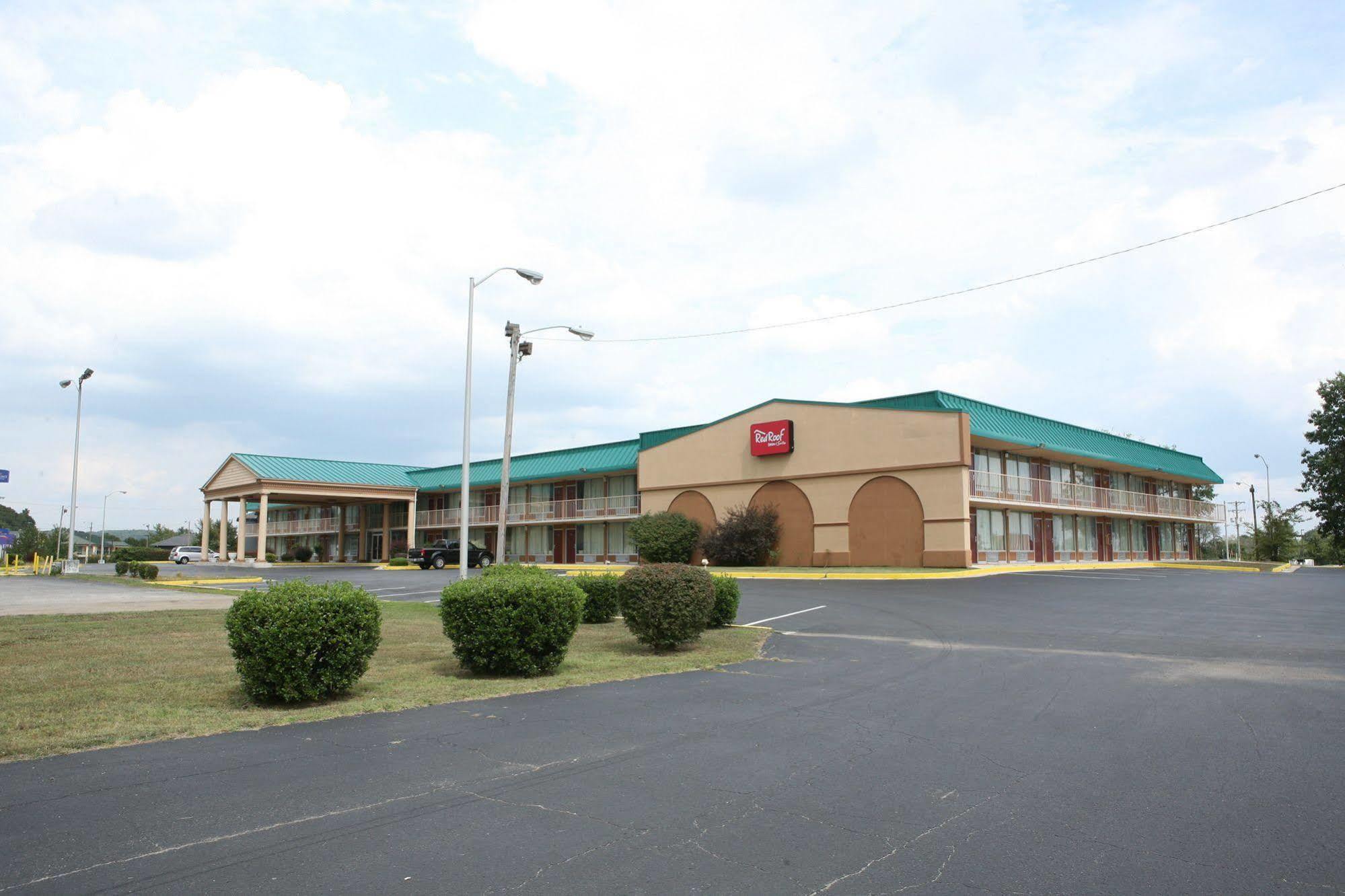 Red Roof Inn & Suites Кейв-Сити Экстерьер фото