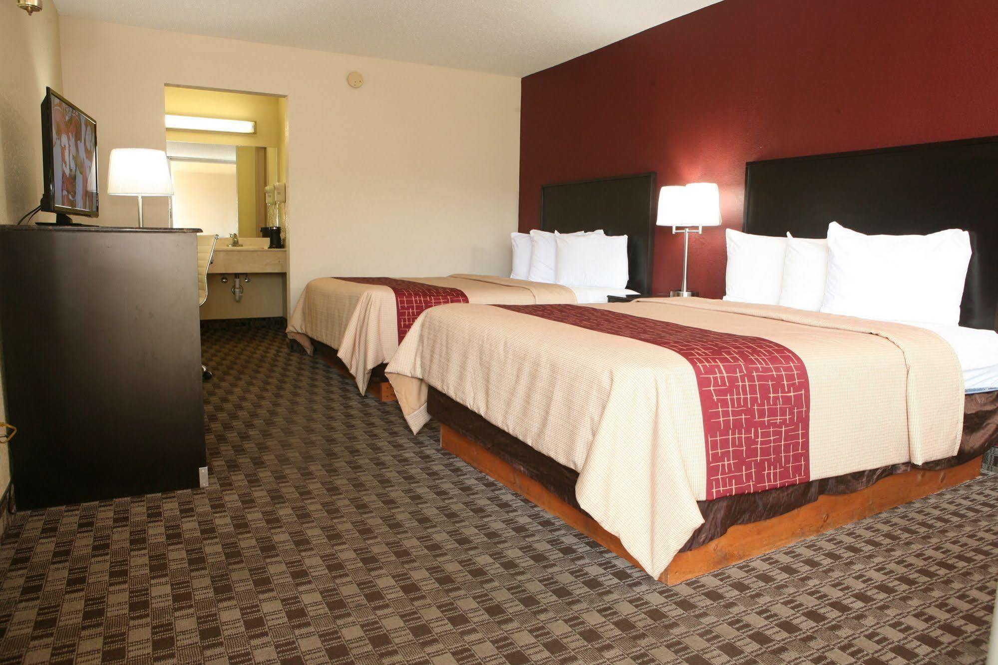 Red Roof Inn & Suites Кейв-Сити Экстерьер фото